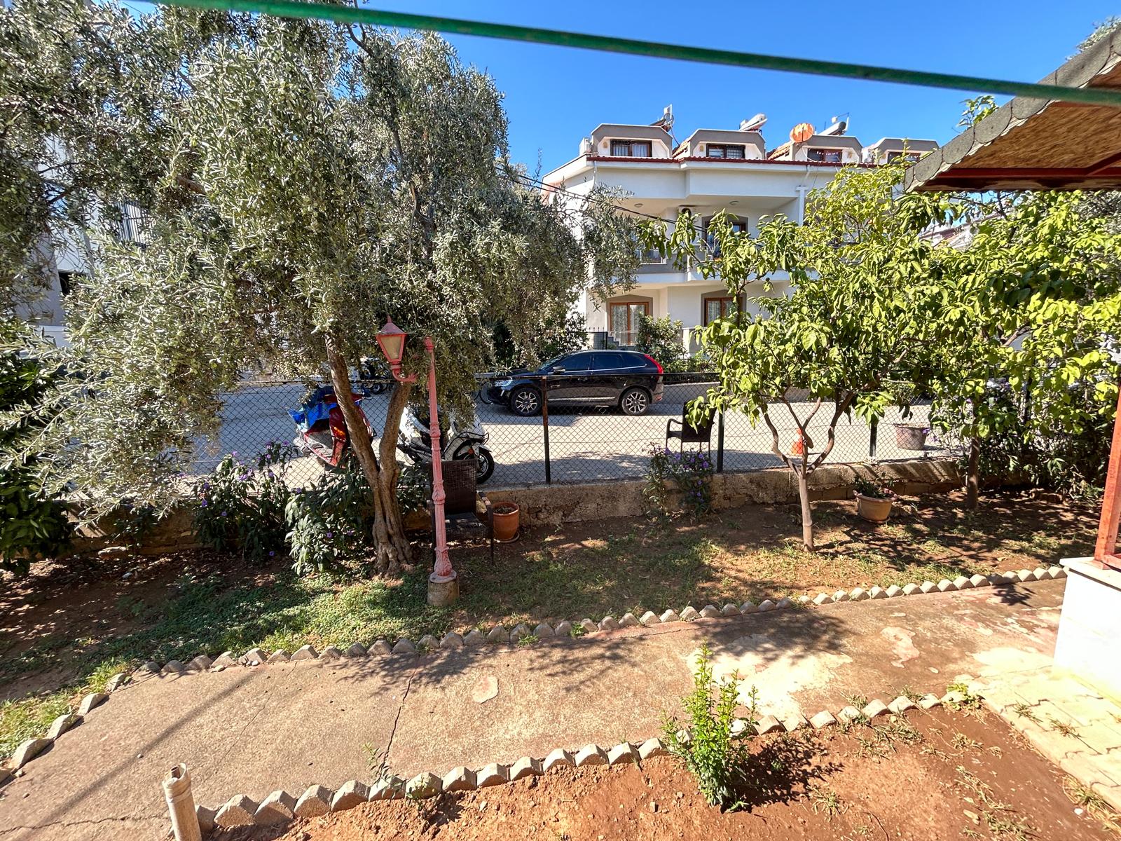 MARMARİS ARMUTALANDA KÖŞE KONUM BAHÇELİ SATILIK 3+1 TRİBLEKS VİLLA